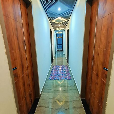 Shri Radha Rani Kripa Dham Otel Mathura Dış mekan fotoğraf