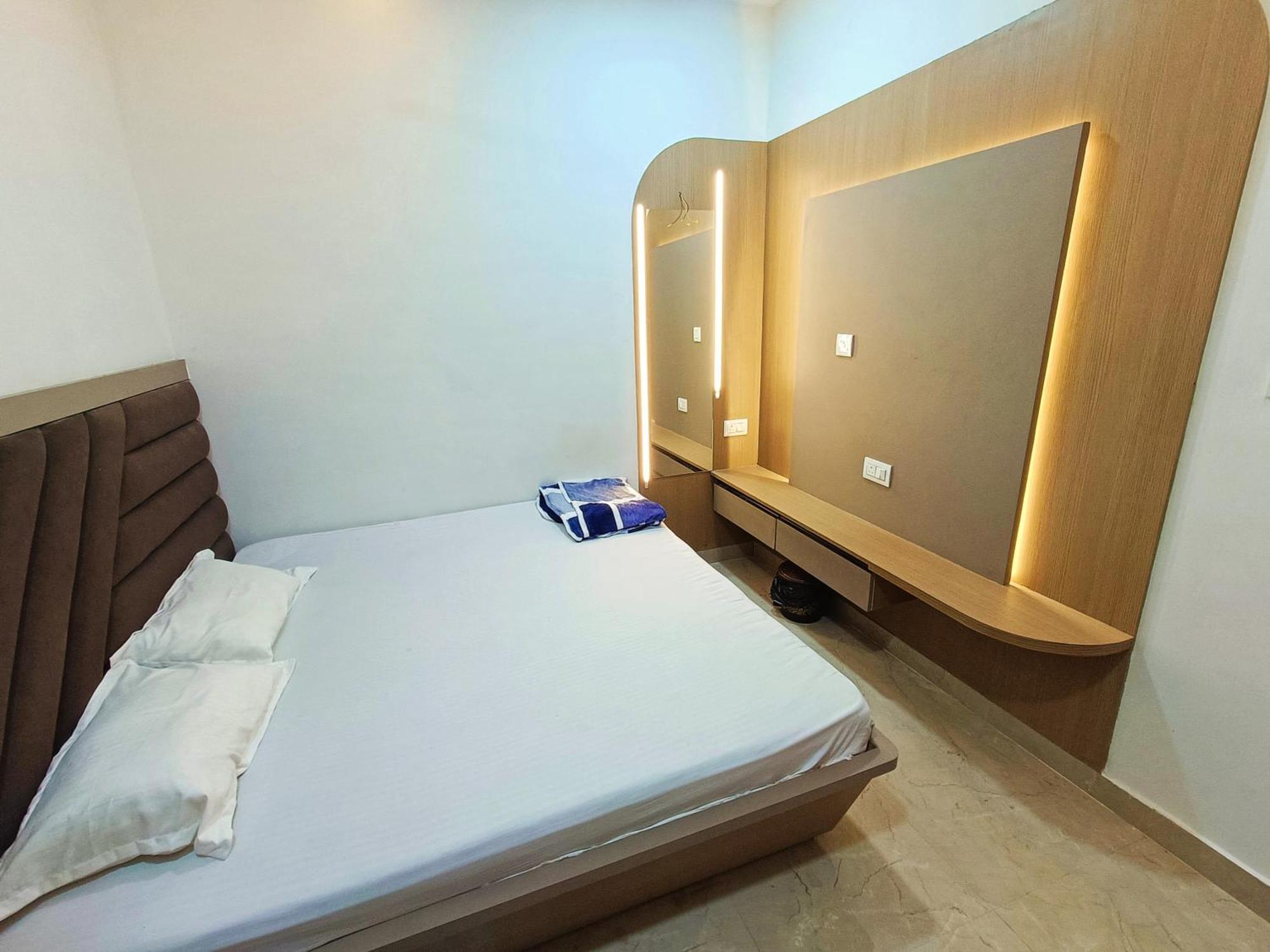 Shri Radha Rani Kripa Dham Otel Mathura Dış mekan fotoğraf