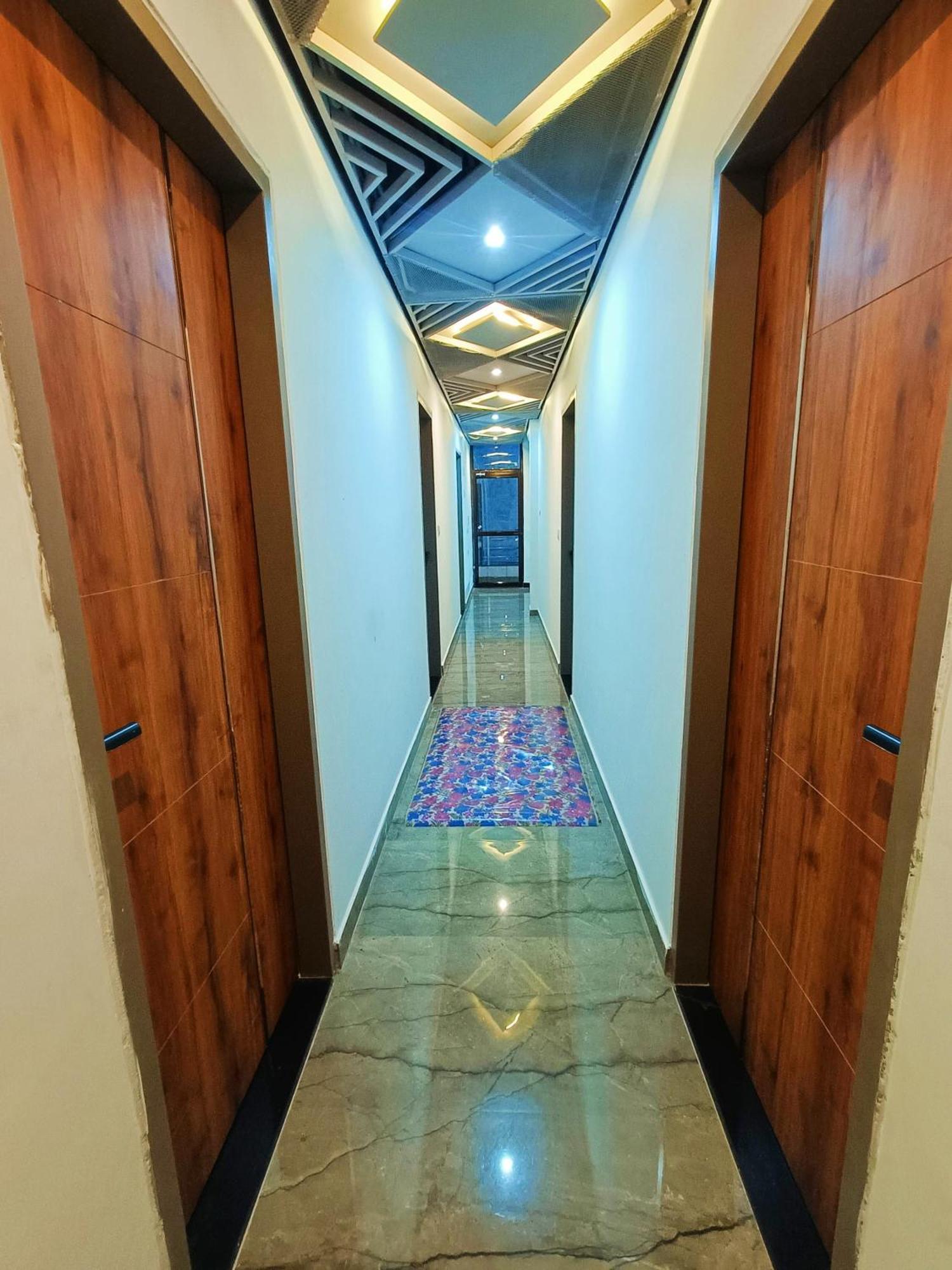 Shri Radha Rani Kripa Dham Otel Mathura Dış mekan fotoğraf