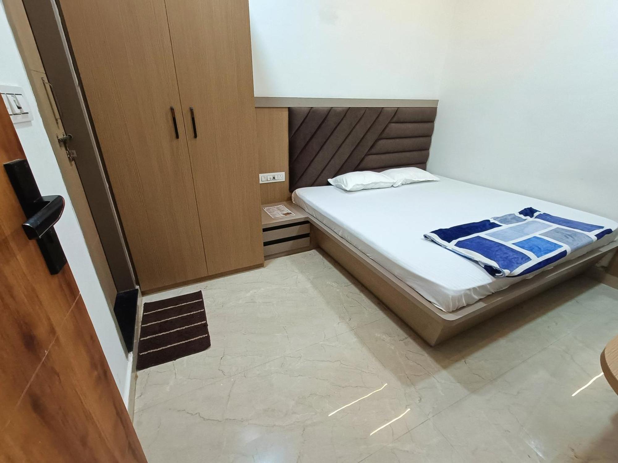 Shri Radha Rani Kripa Dham Otel Mathura Dış mekan fotoğraf